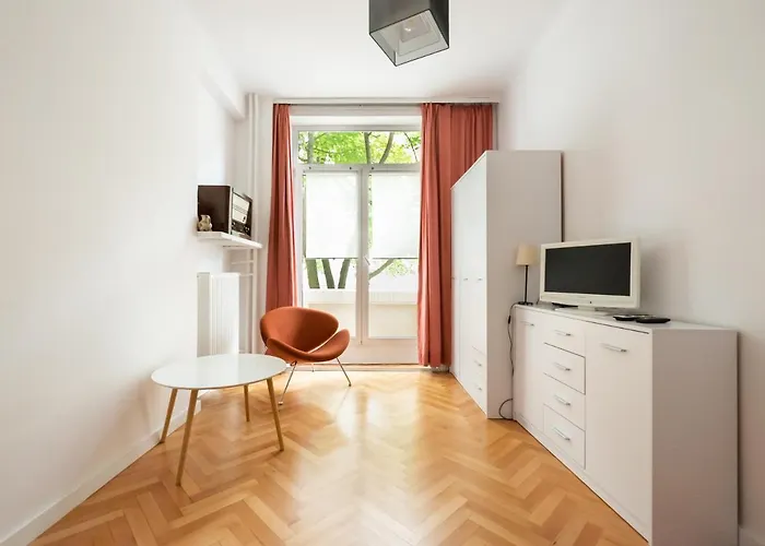 דירה Plac Zbawiciela 3-bedroom *