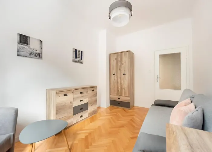 Plac Zbawiciela 3-bedroom