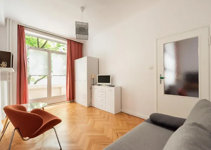 Plac Zbawiciela 3-bedroom Lejlighed *