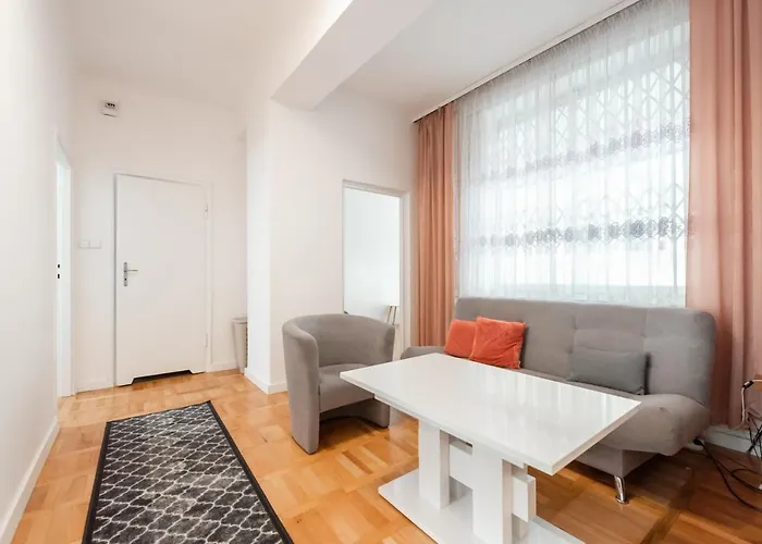 Plac Zbawiciela 3-bedroom Lejlighed