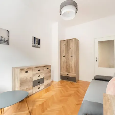 Plac Zbawiciela 3-bedroom