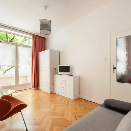 Plac Zbawiciela 3-bedroom Апартаменты *