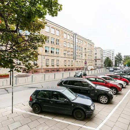 Plac Zbawiciela 3-bedroom Apartament *