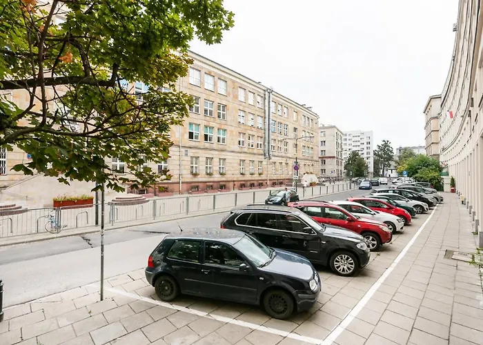 Plac Zbawiciela 3-bedroom Апартаменты *